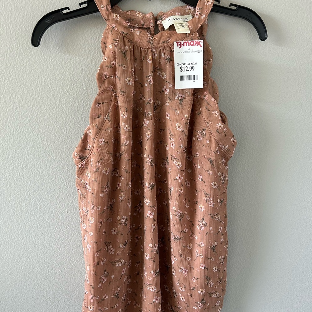 Never worn cute fall/summer tank!